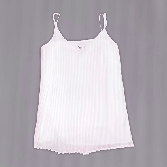 SOLD White Pleated Top - Picture 1 of 3